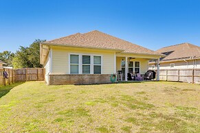 2 Mi to Beach: Bright Navarre Home w/ Fire Pit!