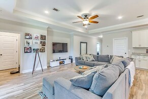 2 Mi to Beach: Bright Navarre Home w/ Fire Pit!