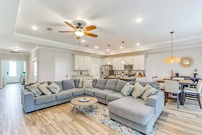 2 Mi to Beach: Bright Navarre Home w/ Fire Pit!