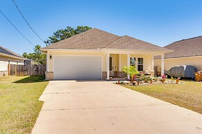 2 Mi to Beach: Bright Navarre Home w/ Fire Pit!