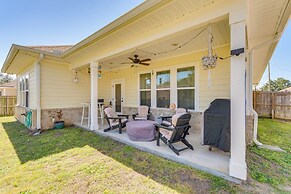 2 Mi to Beach: Bright Navarre Home w/ Fire Pit!