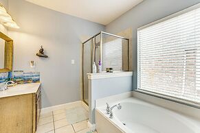 7 Mi to Toyota Stadium: Cozy Frisco Apartment!