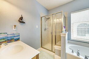7 Mi to Toyota Stadium: Cozy Frisco Apartment!