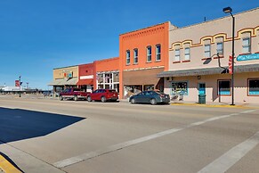 Walk to Shops & Eats: Charming Dtwn Emmett Apt!