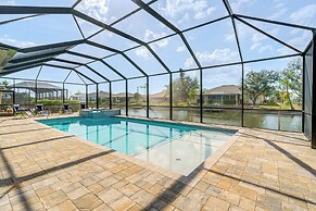 7 Mi to Dtwn Cape Coral: Home w/ Pool & Spa!