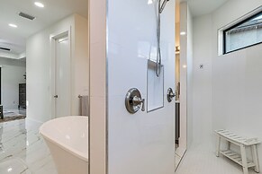 7 Mi to Dtwn Cape Coral: Home w/ Pool & Spa!