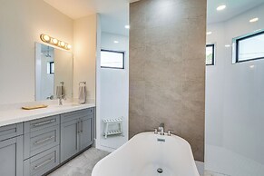 7 Mi to Dtwn Cape Coral: Home w/ Pool & Spa!