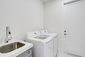 7 Mi to Dtwn Cape Coral: Home w/ Pool & Spa!