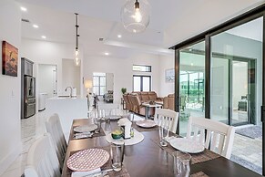 7 Mi to Dtwn Cape Coral: Home w/ Pool & Spa!