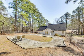Cozy Couple's Getaway w/ Private Yard in Cameron