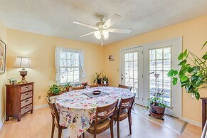 Cozy Couple's Getaway w/ Private Yard in Cameron