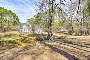 Cozy Couple's Getaway w/ Private Yard in Cameron