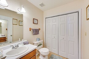 Cozy Couple's Getaway w/ Private Yard in Cameron