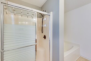 Cozy Couple's Getaway w/ Private Yard in Cameron