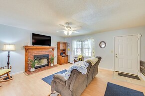 Cozy Couple's Getaway w/ Private Yard in Cameron