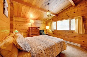 Hike & Ski: Cabin w/ Fireplace in Franconia!