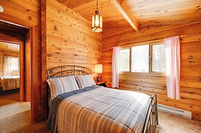 Hike & Ski: Cabin w/ Fireplace in Franconia!