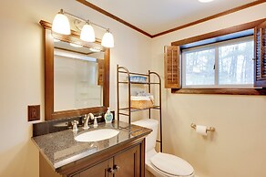 Hike & Ski: Cabin w/ Fireplace in Franconia!