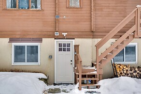 Hike & Ski: Cabin w/ Fireplace in Franconia!