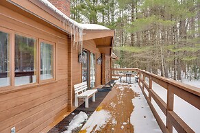 Hike & Ski: Cabin w/ Fireplace in Franconia!