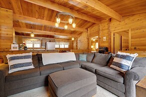 Hike & Ski: Cabin w/ Fireplace in Franconia!