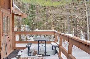 Hike & Ski: Cabin w/ Fireplace in Franconia!