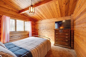 Hike & Ski: Cabin w/ Fireplace in Franconia!
