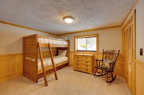 Hike & Ski: Cabin w/ Fireplace in Franconia!