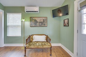 Walk to Museums: Art Deco Cottage in Jefferson