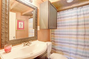 3 Mi to Greers Ferry Lake: Peaceful Cabin w/ Deck!