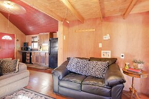 3 Mi to Greers Ferry Lake: Peaceful Cabin w/ Deck!