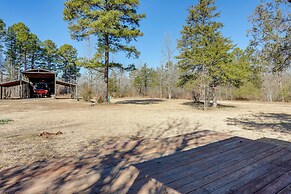 3 Mi to Greers Ferry Lake: Peaceful Cabin w/ Deck!