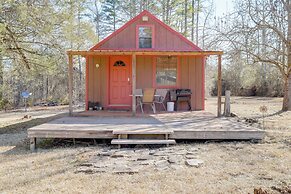 3 Mi to Greers Ferry Lake: Peaceful Cabin w/ Deck!