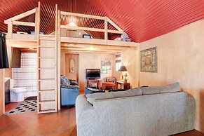 3 Mi to Greers Ferry Lake: Peaceful Cabin w/ Deck!