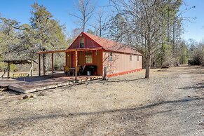 3 Mi to Greers Ferry Lake: Peaceful Cabin w/ Deck!