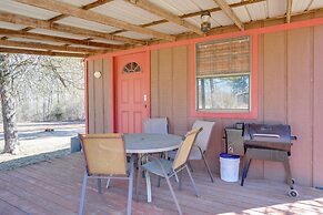 3 Mi to Greers Ferry Lake: Peaceful Cabin w/ Deck!