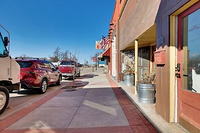 Downtown Emmett Apt: 7 Mi to Black Canyon Dam