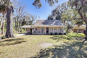 10 Mi to St Simons Island: Home w/ Screened Porch