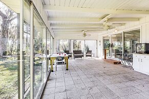 10 Mi to St Simons Island: Home w/ Screened Porch