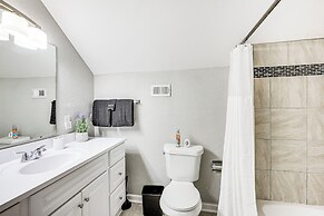 10 Mi to St Simons Island: Home w/ Screened Porch