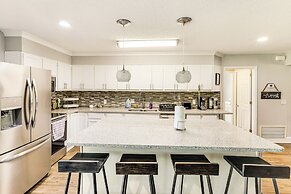 10 Mi to St Simons Island: Home w/ Screened Porch