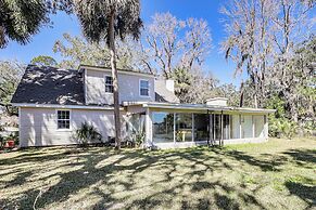 10 Mi to St Simons Island: Home w/ Screened Porch