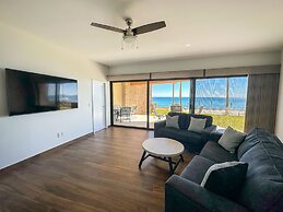 Steps to Sandy Beach Pool Renovated 2BR Condo