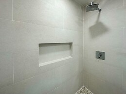 Steps to Sandy Beach Pool Renovated 2BR Condo
