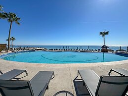 Steps to Sandy Beach Pool Renovated 2BR Condo