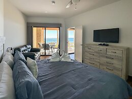 Steps to Sandy Beach Pool Renovated 2BR Condo