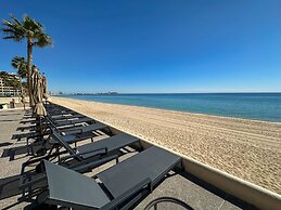 Steps to Sandy Beach Pool Renovated 2BR Condo