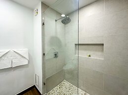 Steps to Sandy Beach Pool Renovated 2BR Condo