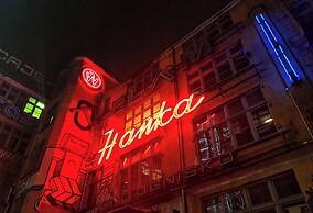 Neon 45 Apartment - ProperUNIT