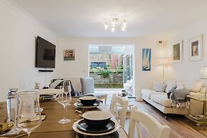 Stylish Retreat with Garden in Tetbury